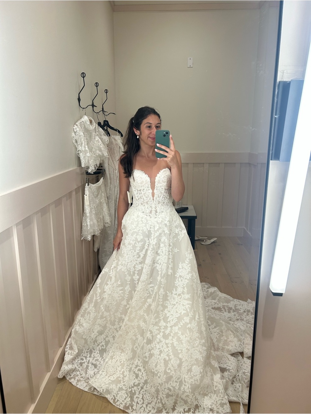 Pronovias Ivory Lace Ball Gown Wedding Dress